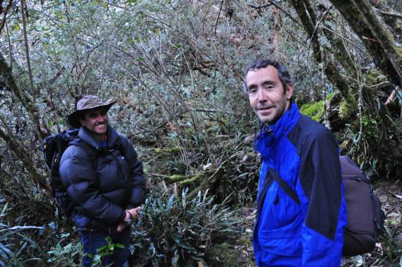 Com nosso simpático guia Gustavo no Parque Nacional Cajas, na região de Cuenca, no Equador